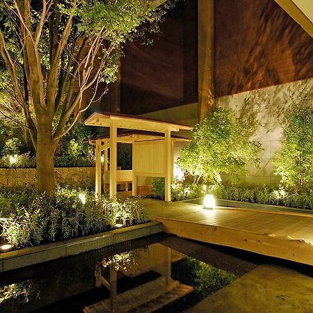 Hotel Hakone Tokinoshizuku Exterior foto A Japanese garden at night