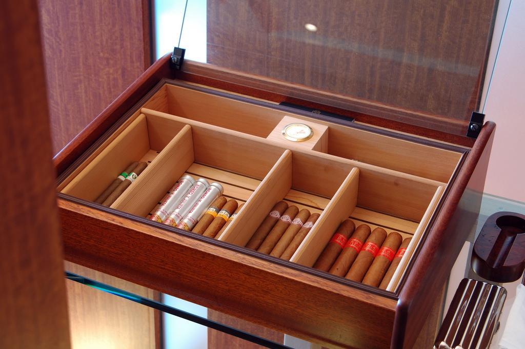 Hotel Hakone Tokinoshizuku Exterior foto A cigar humidor