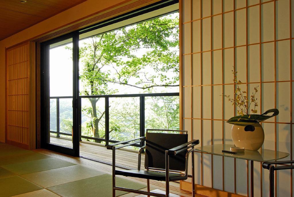 Hotel Hakone Tokinoshizuku Habitación foto A shōji window